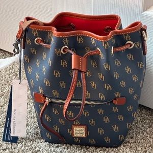 DOONEY & BURKE PETITE SIGNATURE BUCKET BAG - NEW -